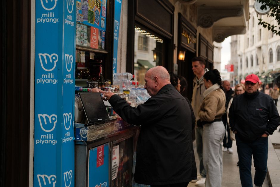 EuroMillions euromillions lottery balls draw night europe