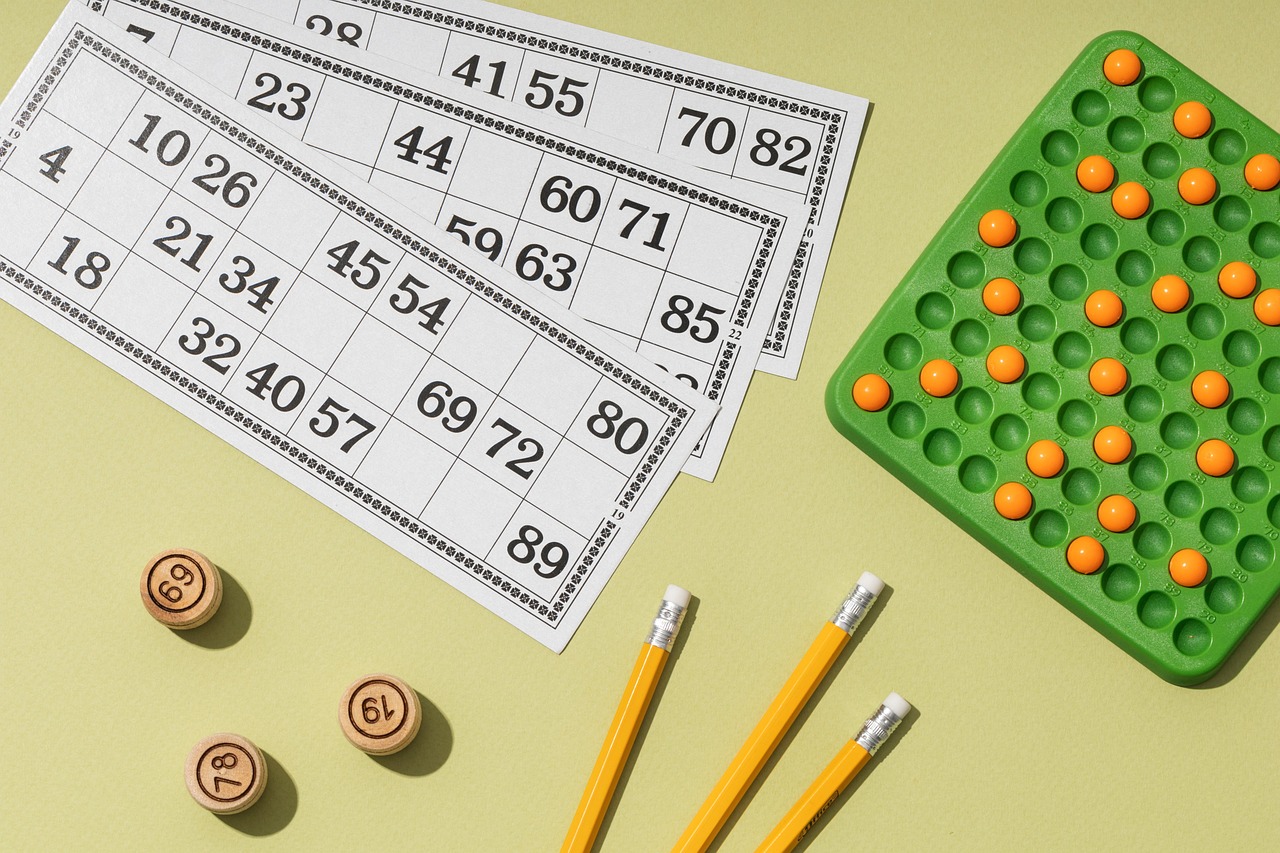 Mega-Sena lottery balls numbers drawing machine colorful